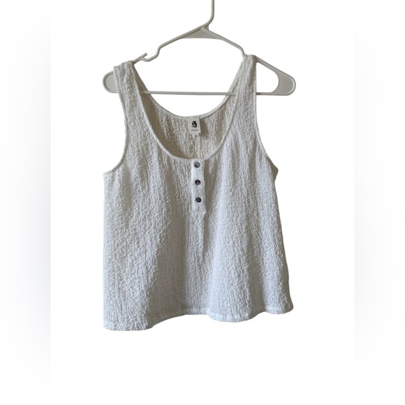 White Textured Sleeveless Top - Picture 1 of 5